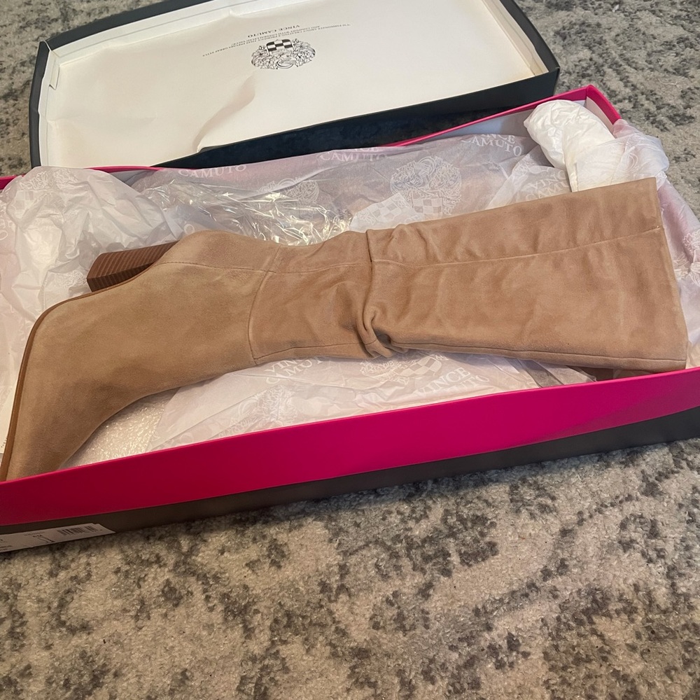 Vince Camuto Derika boots color Tortilla never worn
